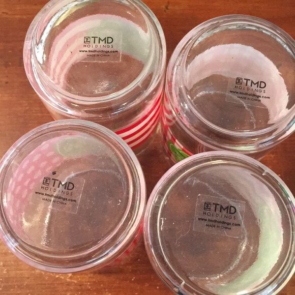 TMD Holdings 4 piece Christmas glasses set - Picture 6 of 10